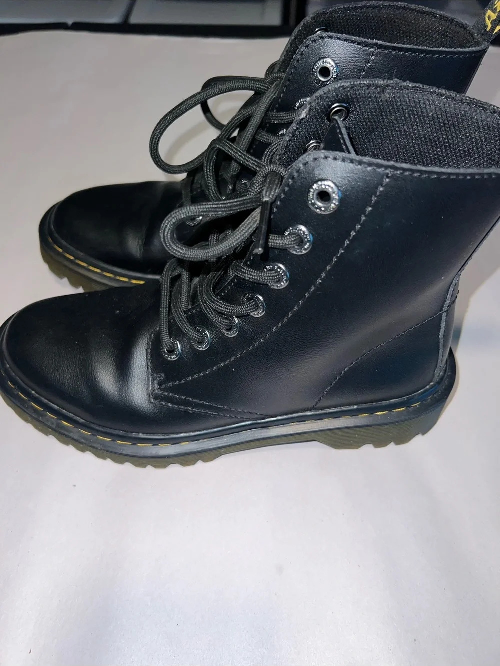 DR. MARTENS LUANA BLACK LEATHER AIR WAIR 7EYELET COMBAT BOOTS WOMENS US 5 - Picture 7 of 12